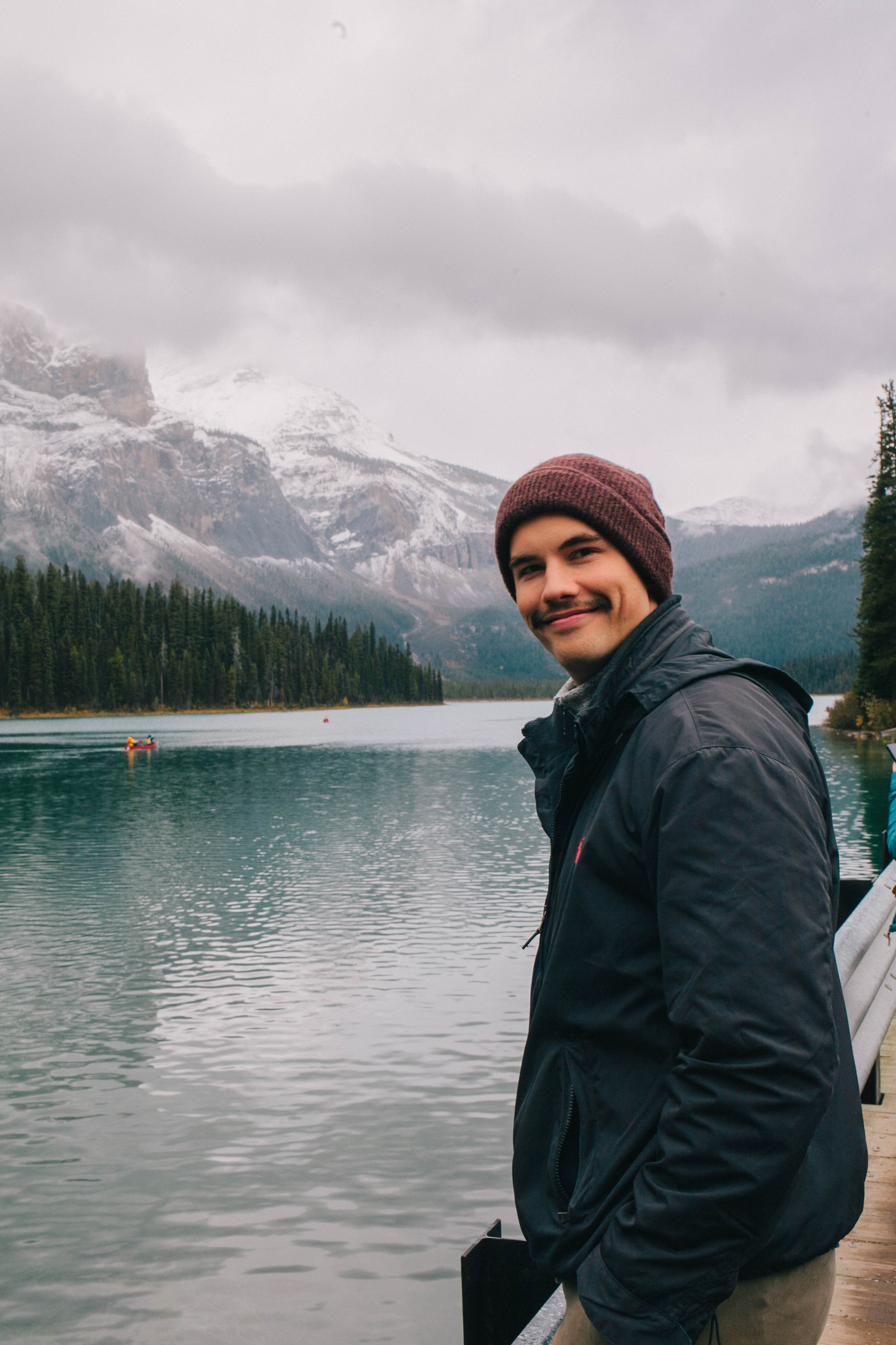 Banff Travel Guide on Rachellaurenlucy.com. Where to stay in Banff, what to do in Banff and where to eat in Banff. Our fall trip to Banff was a dream and we rounded up our favorite Banff lakes and hotels for you. Plus, we tell you when to go to Banff and how to get there!