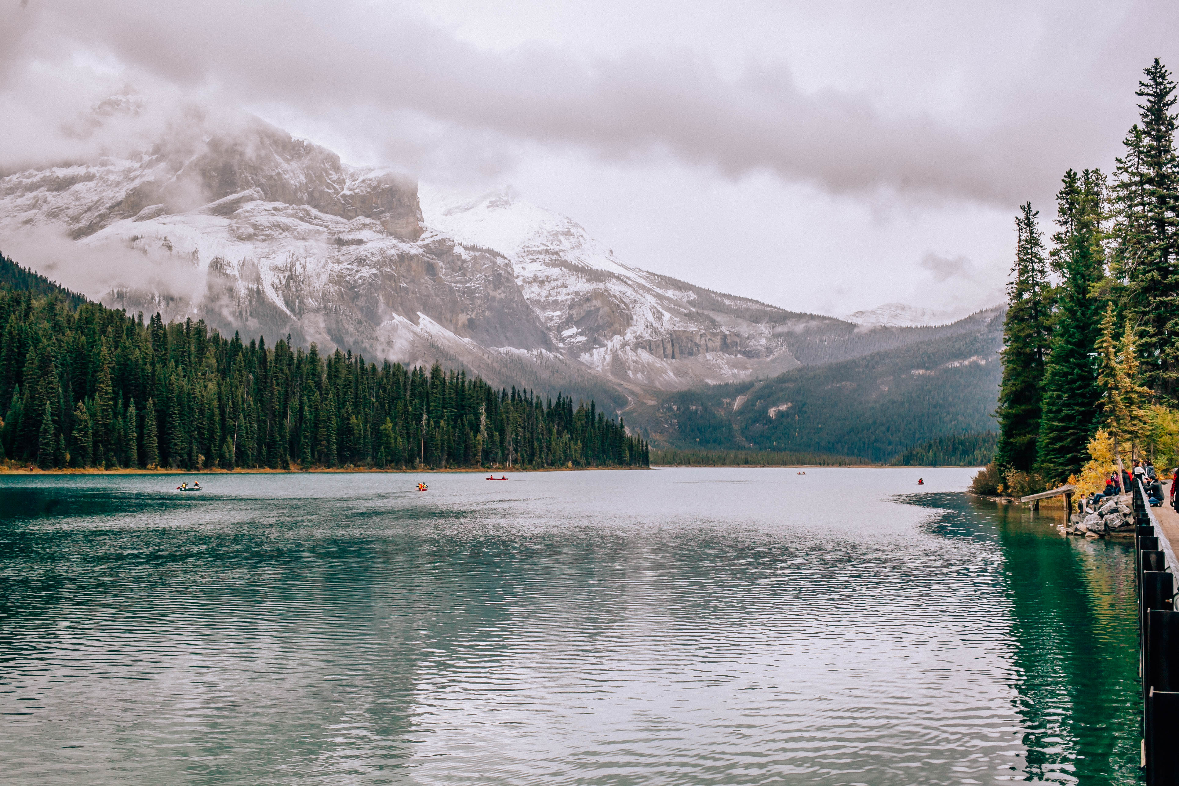 Banff Travel Guide on Rachellaurenlucy.com. Where to stay in Banff, what to do in Banff and where to eat in Banff. Our fall trip to Banff was a dream and we rounded up our favorite Banff lakes and hotels for you. Plus, we tell you when to go to Banff and how to get there!