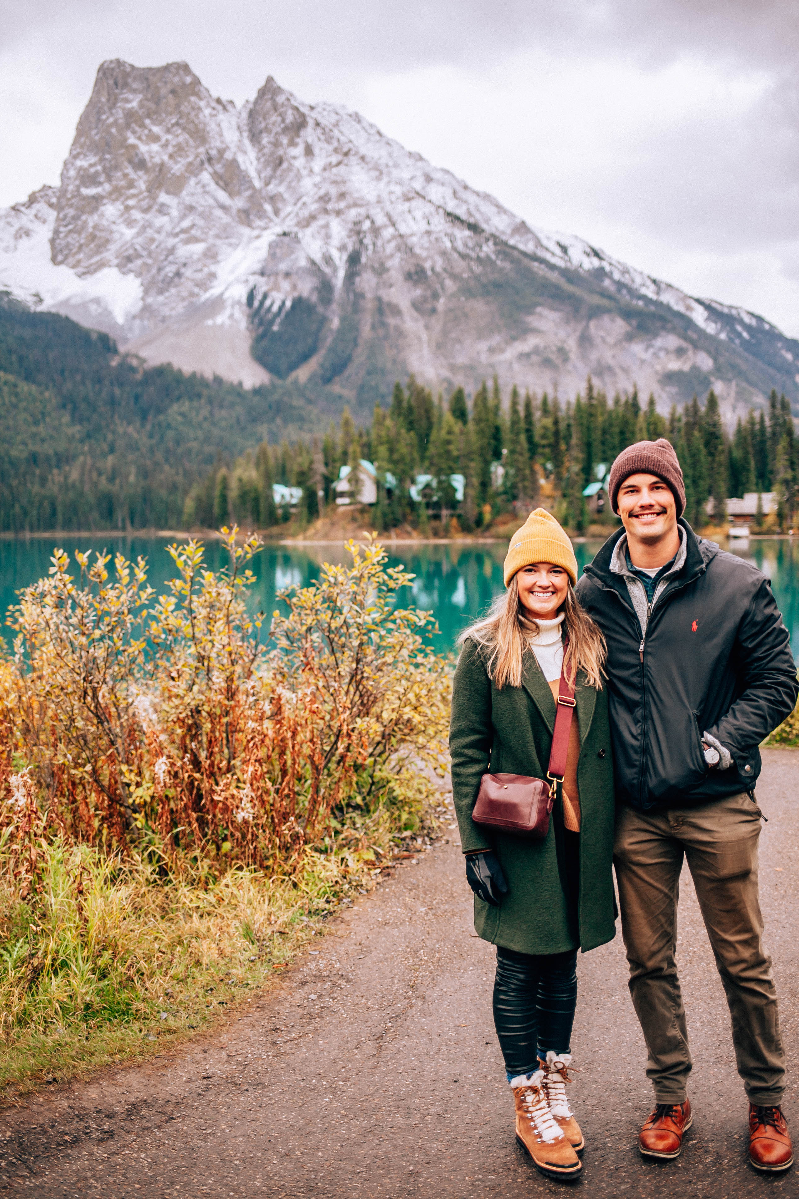 Banff Travel Guide on Rachellaurenlucy.com. Where to stay in Banff, what to do in Banff and where to eat in Banff. Our fall trip to Banff was a dream and we rounded up our favorite Banff lakes and hotels for you. Plus, we tell you when to go to Banff and how to get there!