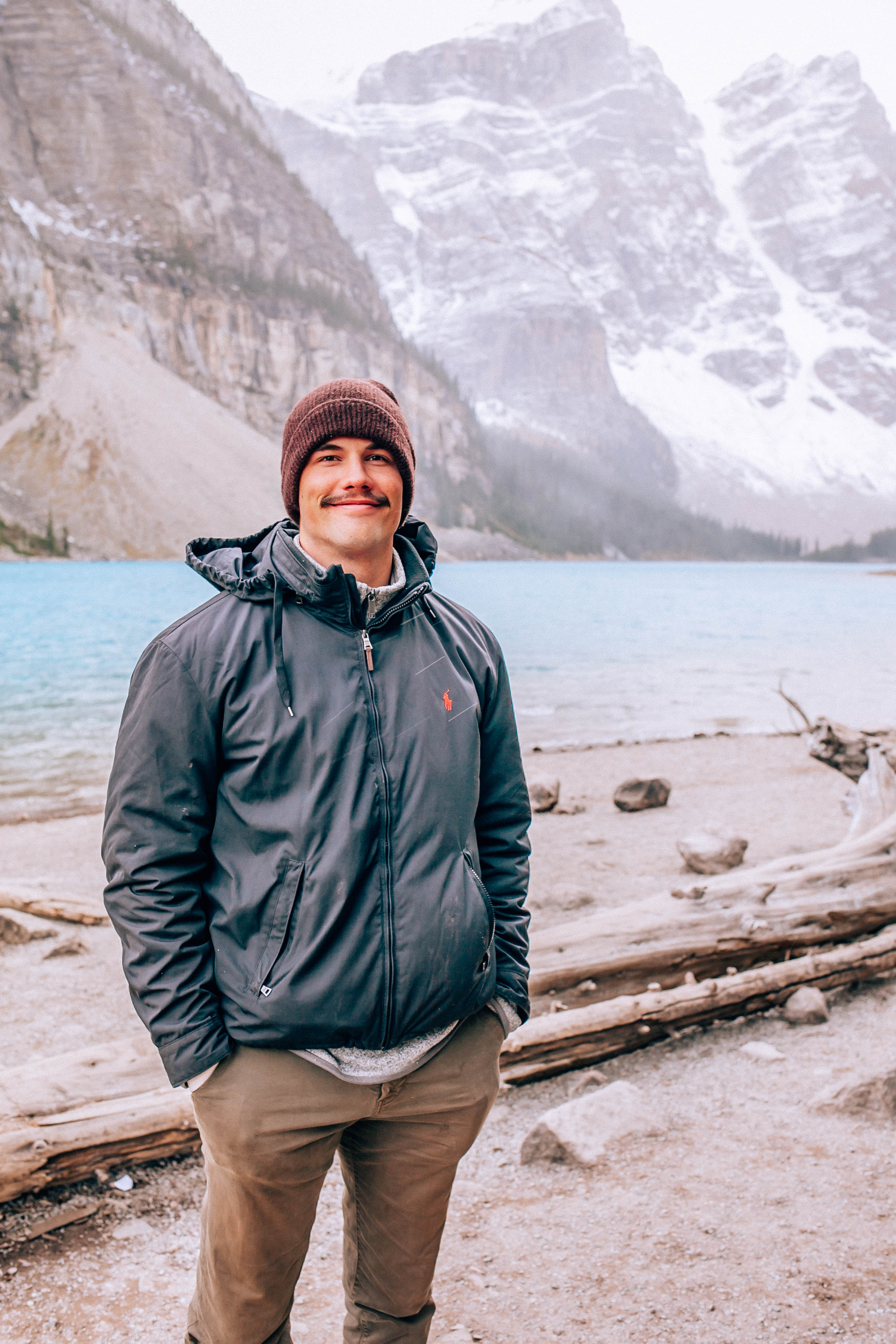 Banff Travel Guide on Rachellaurenlucy.com. Where to stay in Banff, what to do in Banff and where to eat in Banff. Our fall trip to Banff was a dream and we rounded up our favorite Banff lakes and hotels for you. Plus, we tell you when to go to Banff and how to get there!