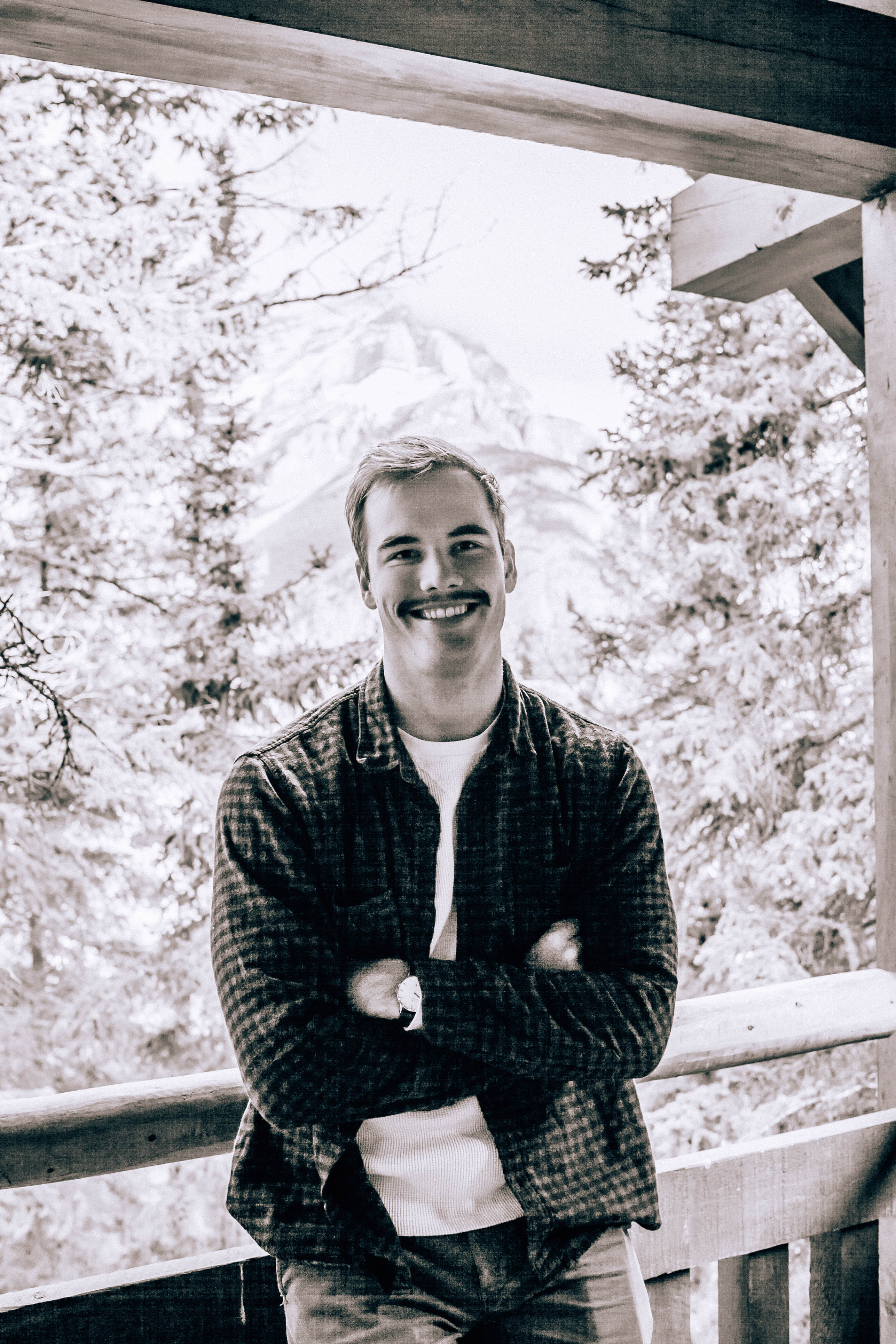 Banff Travel Guide on Rachellaurenlucy.com. Where to stay in Banff, what to do in Banff and where to eat in Banff. Our fall trip to Banff was a dream and we rounded up our favorite Banff lakes and hotels for you. Plus, we tell you when to go to Banff and how to get there!